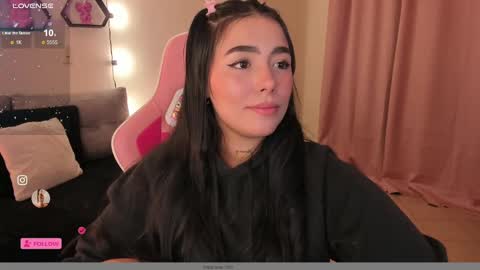 Snapshot of shantall_vidales chatting on February 8, 4:25 am online show from February 8, 4:25 am