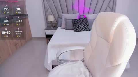 Shantall wills online show from October 17, 7:39 pm