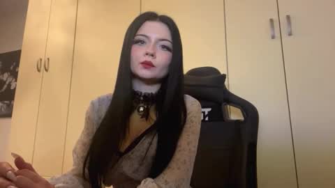 Angie online show from October 15, 4:09 pm