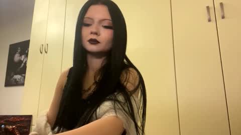 Angie online show from October 16, 4:09 pm