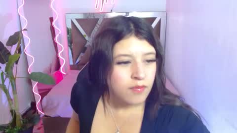 Sharlot online show from December 17, 3:33 am