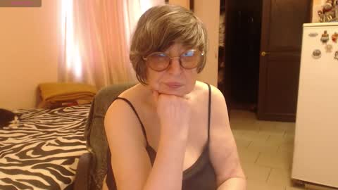 Snapshot of sharon_amore chatting on October 8, 11:58 am Helena online show from October 8, 11:58 am
