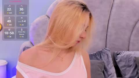 Snapshot of shatall_rouge chatting on February 1, 8:37 pm Shantall online show from February 1, 8:37 pm