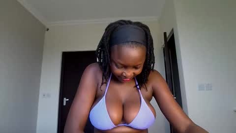 Snapshot of shayne_akinyi chatting on October 5, 4:50 am Shayne online show from October 5, 4:50 am
