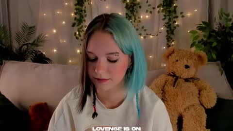 Snapshot of she_well chatting on October 1, 12:21 pm Anika online show from October 1, 12:21 pm