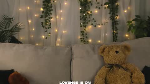 Snapshot of she_well chatting on October 10, 1:27 pm Anika online show from October 10, 1:27 pm