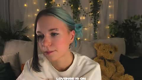 Snapshot of she_well chatting on October 5, 12:21 pm Anika online show from October 5, 12:21 pm