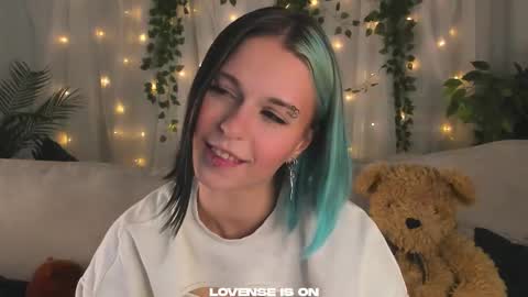 Snapshot of she_well chatting on October 11, 1:36 pm Anika online show from October 11, 1:36 pm