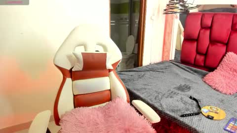 Snapshot of sheilly_brown chatting on October 15, 6:54 pm sheilly_brown online show from October 15, 6:54 pm