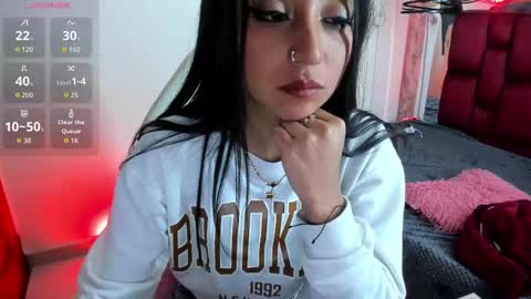 Snapshot of sheilly_brown chatting on October 7, 2:05 am sheilly_brown online show from October 7, 2:05 am