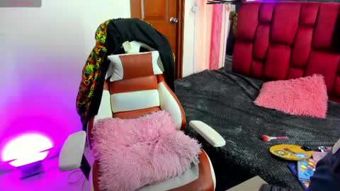 Snapshot of sheilly_brown chatting on October 16, 7:38 pm sheilly_brown online show from October 16, 7:38 pm