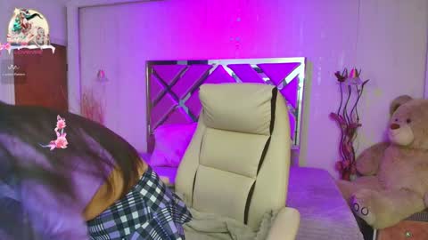 Snapshot of shelby_carson chatting on December 21, 8:10 pm Shelby cute online show from December 21, 8:10 pm