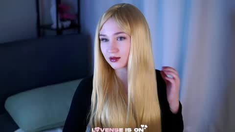 Lina online show from March 29, 2:05 pm