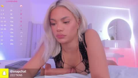 Snapshot of shelynna_azzul chatting on September 20, 9:24 pm shelynna_azzul online show from September 20, 9:24 pm