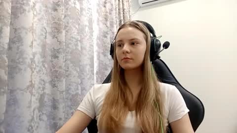 Lisa online show from December 19, 7:22 am