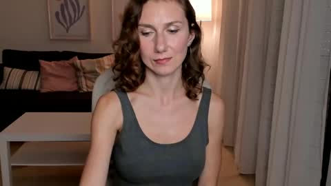 Snapshot of shesleepsnaked chatting on December 21, 4:36 pm shesleepsnaked online show from December 21, 4:36 pm