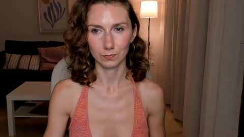 Snapshot of shesleepsnaked chatting on December 17, 5:47 pm shesleepsnaked online show from December 17, 5:47 pm