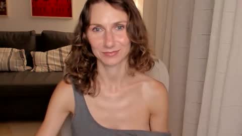 Snapshot of shesleepsnaked chatting on September 19, 6:51 pm shesleepsnaked online show from September 19, 6:51 pm