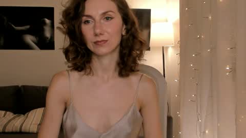 shesleepsnaked online show from June 18, 1:05 pm