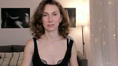 shesleepsnaked online show from June 14, 5:02 pm