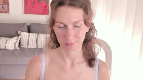 Snapshot of shesleepsnaked chatting on October 15, 9:34 am shesleepsnaked online show from October 15, 9:34 am