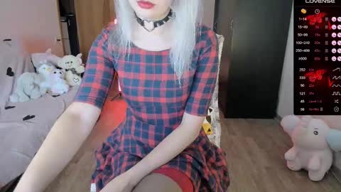 Snapshot of shimizyre chatting on September 28, 9:36 am Marta Violet online show from September 28, 9:36 am