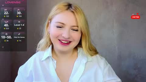 Snapshot of shy_blondiee chatting on March 11, 12:28 pm Molly online show from March 11, 12:28 pm