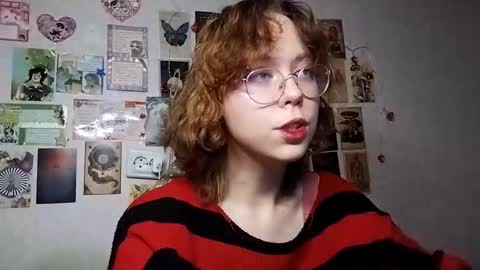 Snapshot of shy_kiss_twinkle_bloop chatting on October 18, 1:25 pm Milena online show from October 18, 1:25 pm