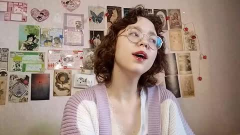 Snapshot of shy_kiss_twinkle_bloop chatting on September 18, 1:53 pm Milena online show from September 18, 1:53 pm