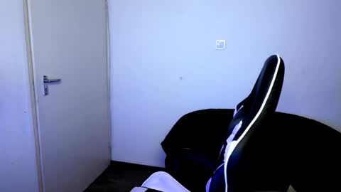 shy_nerd_babyy online show from March 17, 5:50 pm