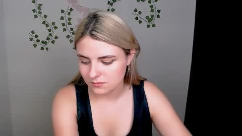 shy_sabrina_ online show from July 14, 12:21 pm