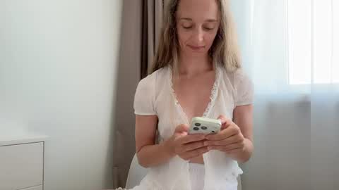 shy_schoolgirl_ online show from June 27, 12:22 pm