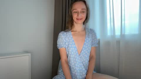 shy_schoolgirl_ online show from July 18, 6:32 pm