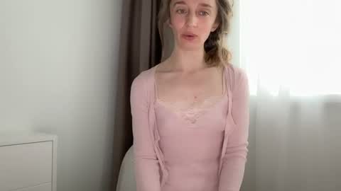 shy_schoolgirl_ online show from June 15, 2:50 pm