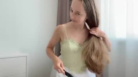 shy_schoolgirl_ online show from June 30, 9:31 am