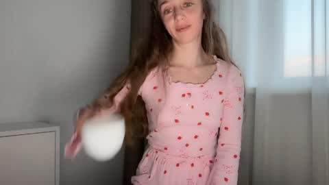 shy_schoolgirl_ online show from June 3, 6:46 pm