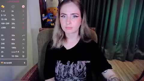 Snapshot of shyfoxxxy chatting on October 13, 1:47 pm Effie online show from October 13, 1:47 pm