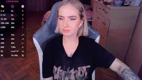 Snapshot of shyfoxxxy chatting on January 2, 6:12 pm Effie online show from January 2, 6:12 pm