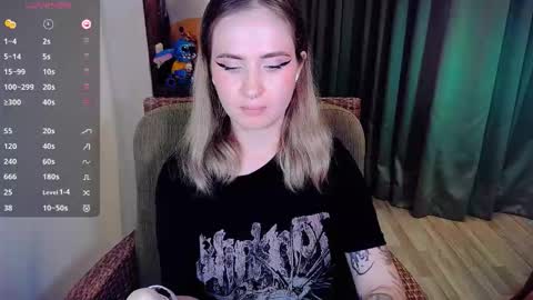 Snapshot of shyfoxxxy chatting on October 18, 3:37 pm Effie online show from October 18, 3:37 pm