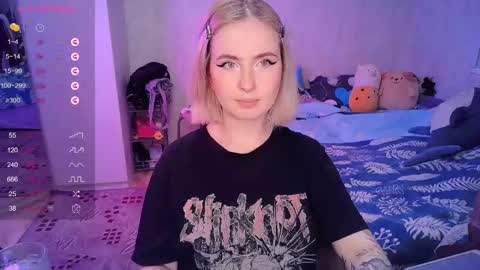 Snapshot of shyfoxxxy chatting on February 12, 6:30 pm Effie online show from February 12, 6:30 pm