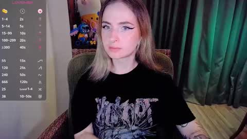 Snapshot of shyfoxxxy chatting on September 14, 8:34 am Effie online show from September 14, 8:34 am