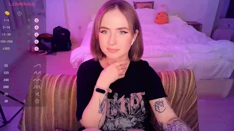 Snapshot of shyfoxxxy chatting on February 23, 1:56 pm Effie online show from February 23, 1:56 pm