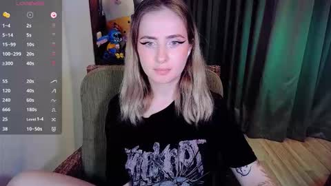 Snapshot of shyfoxxxy chatting on October 14, 2:08 pm Effie online show from October 14, 2:08 pm