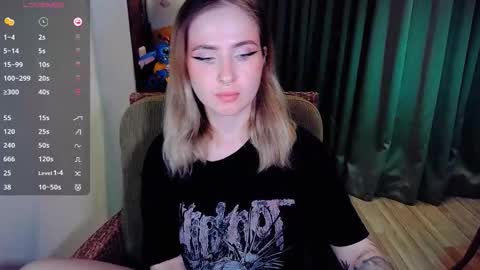 Snapshot of shyfoxxxy chatting on October 12, 1:46 pm Effie online show from October 12, 1:46 pm