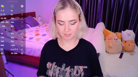 Snapshot of shyfoxxxy chatting on December 13, 12:39 pm Effie online show from December 13, 12:39 pm
