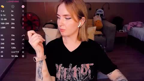 Snapshot of shyfoxxxy chatting on March 12, 6:53 pm Effie online show from March 12, 6:53 pm