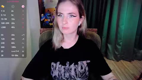 Snapshot of shyfoxxxy chatting on September 24, 12:26 pm Effie online show from September 24, 12:26 pm