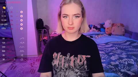 Snapshot of shyfoxxxy chatting on February 4, 1:16 pm Effie online show from February 4, 1:16 pm