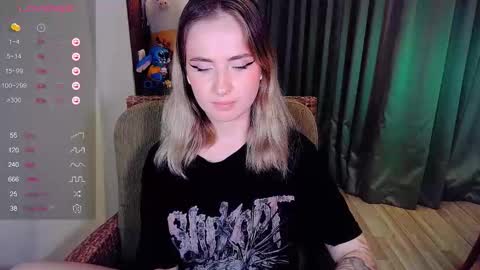 Snapshot of shyfoxxxy chatting on October 3, 6:07 am Effie online show from October 3, 6:07 am