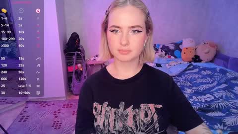 Snapshot of shyfoxxxy chatting on February 4, 11:27 pm Effie online show from February 4, 11:27 pm